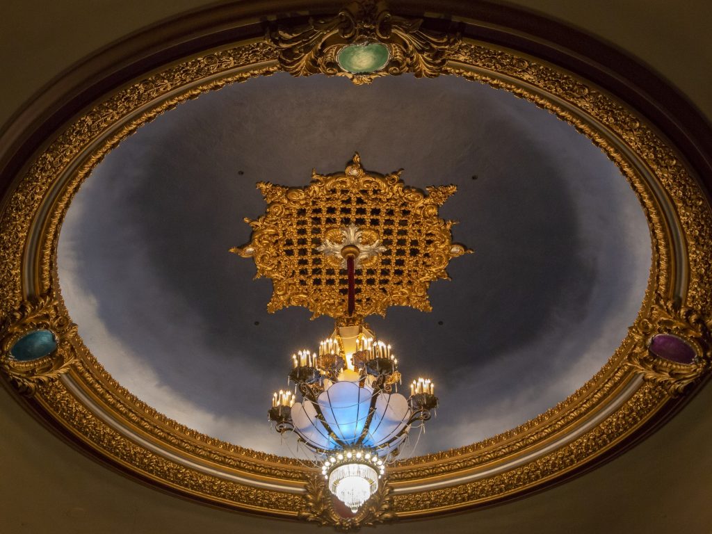 an ornate chandelier hanging from the ceiling of the Missouri Theatre